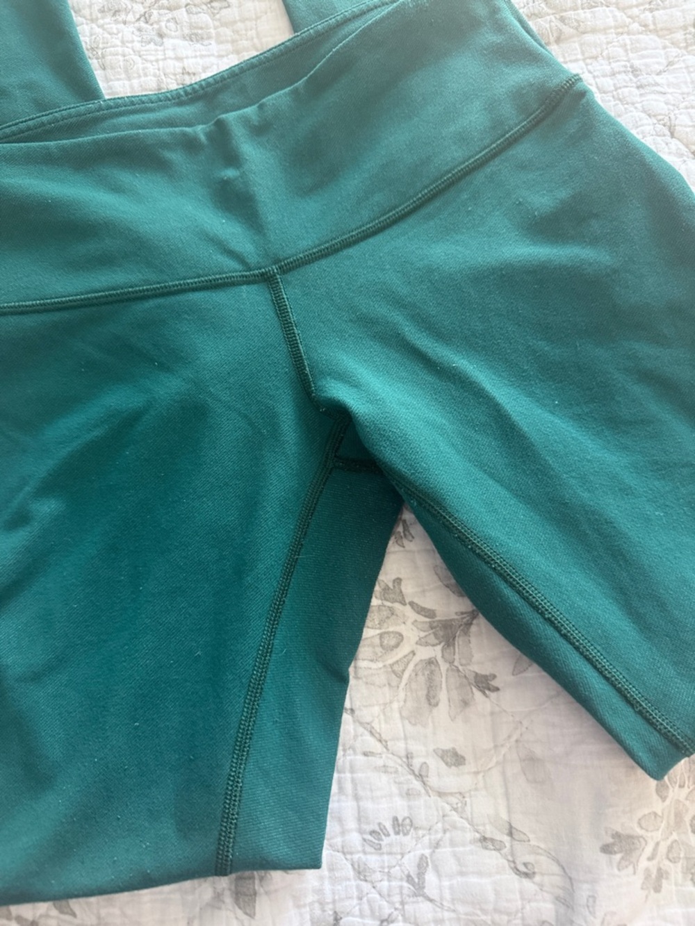 Lululemon leggings teal size 6 / not sure style some wear see pics - Picture 4 of 7
